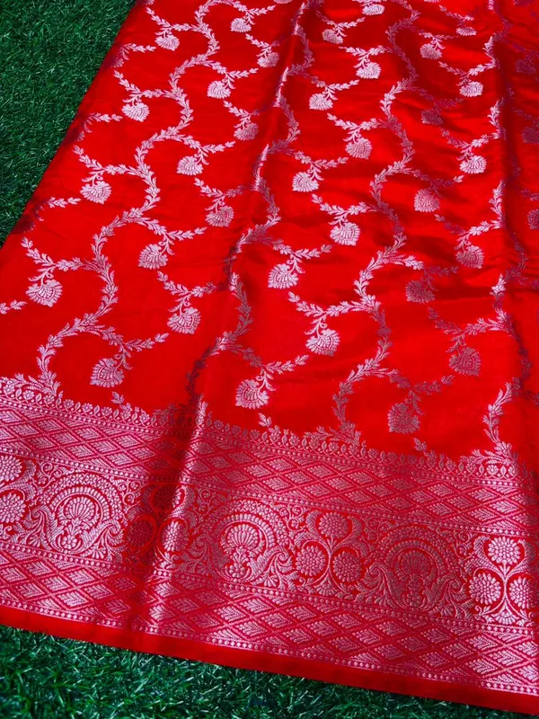Red_Chinia_Silk_Saree_With_Silver_Zari_Weaving_And_Traditional_Floral_Jal_Work