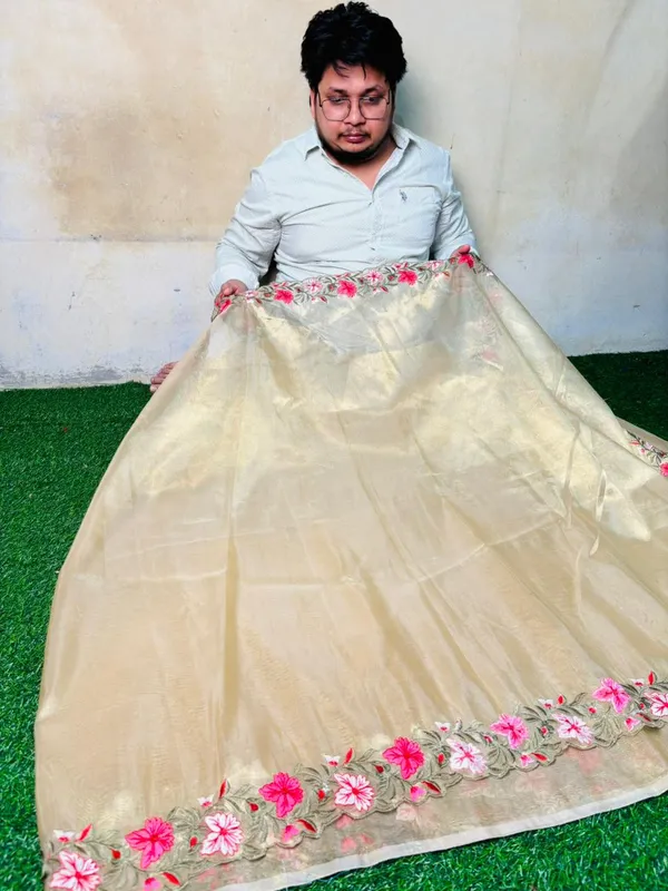 Off-White_Organza_Saree_With_Pink_Floral_Embroidered_Border