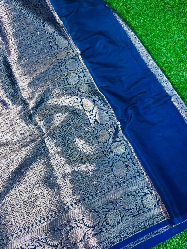 Warm_Silk_Saree_With_Zari_Work_-_Traditional_Weave_Royal_Blue