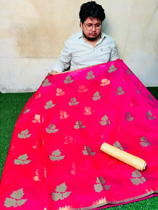 Bright_Pink_Banarasi_Cotton_Silk_Saree_With_Golden_And_Silver_Zari_Leaf_Motifs