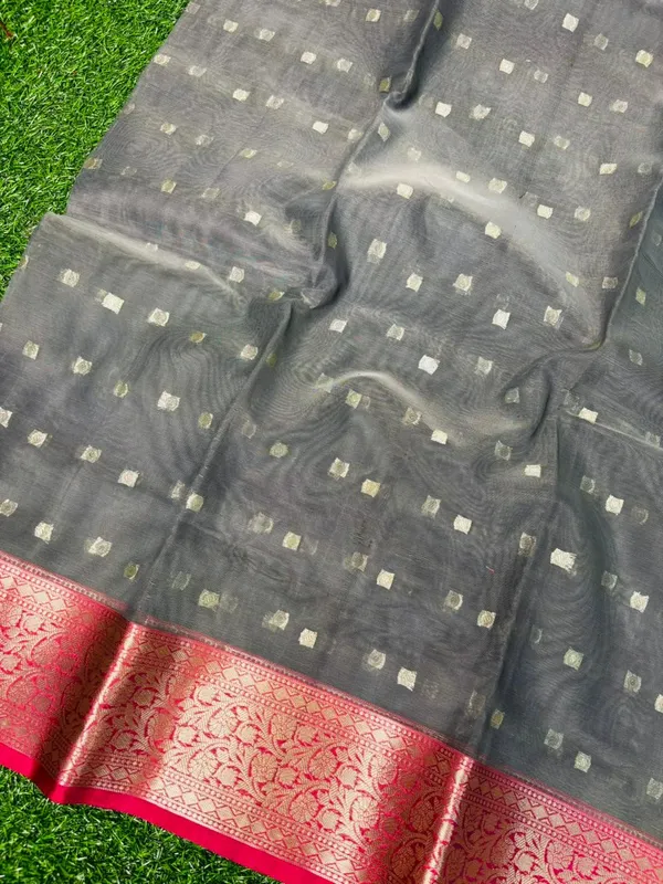 Elegant_Grey_Chanderi_Silk_Saree_With_Golden_Buti_And_Pink_Border