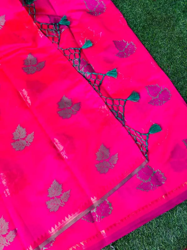 Bright_Pink_Banarasi_Cotton_Silk_Saree_With_Golden_And_Silver_Zari_Leaf_Motifs