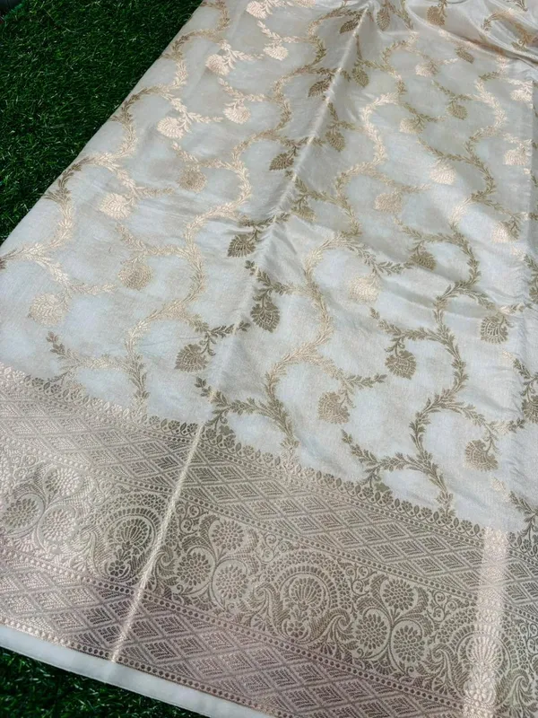 Off_White_Chinia_Silk_Saree_With_Silver_Zari_Weaving_And_Traditional_Floral_Jal_Work