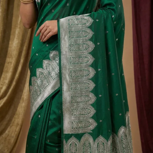 Green_Breathable_Mashru_Katan_Silk_Heritage_Weave_Banarasi_Saree