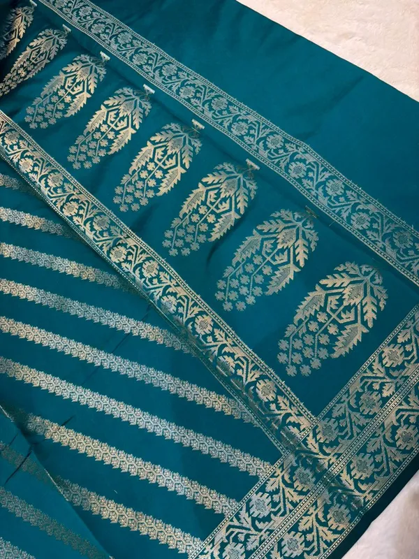 zari_buti_classic_banarasi_soft_silky_patola_saree_with_rich_pallu_and_blouse
