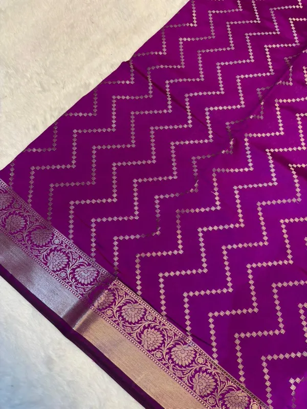 zari_buti_classic_banarasi_soft_silky_patola_saree_with_rich_pallu_and_blouse