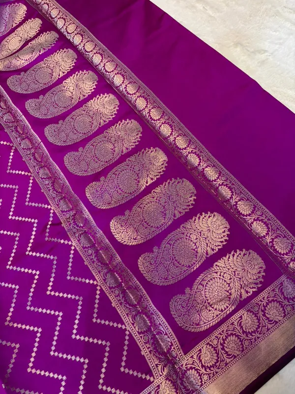 zari_buti_classic_banarasi_soft_silky_patola_saree_with_rich_pallu_and_blouse