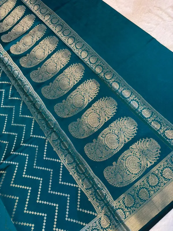 zari_buti_classic_banarasi_soft_silky_patola_saree_with_rich_pallu_and_blouse