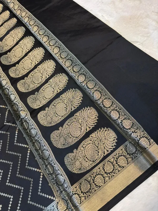 zari_buti_classic_banarasi_soft_silky_patola_saree_with_rich_pallu_and_blouse