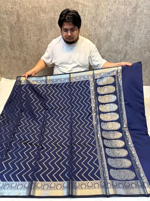 zari_buti_classic_banarasi_soft_silky_patola_saree_with_rich_pallu_and_blouse