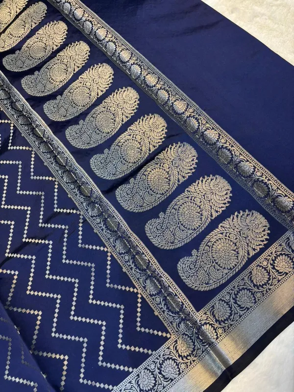 zari_buti_classic_banarasi_soft_silky_patola_saree_with_rich_pallu_and_blouse