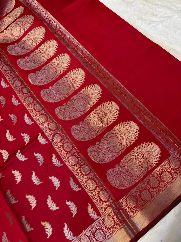 zari_buti_classic_banarasi_soft_silky_patola_saree_with_rich_pallu_and_blouse
