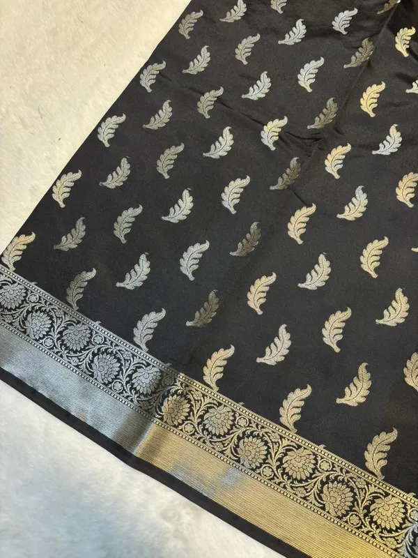 zari_buti_classic_banarasi_soft_silky_patola_saree_with_rich_pallu_and_blouse