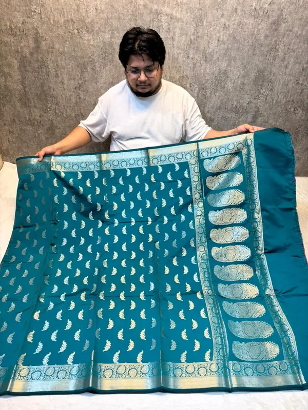 zari_buti_classic_banarasi_soft_silky_patola_saree_with_rich_pallu_and_blouse