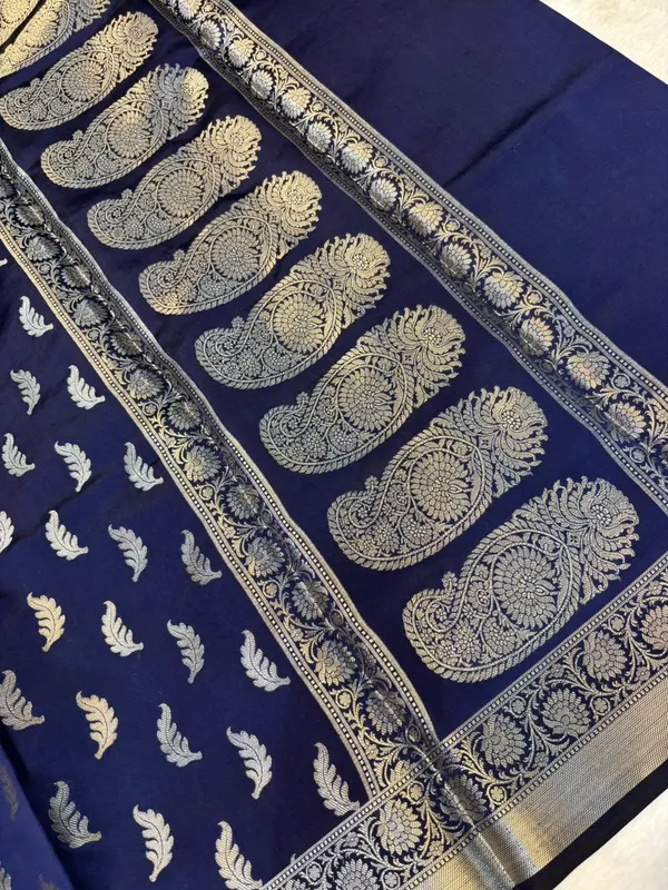 zari_buti_classic_banarasi_soft_silky_patola_saree_with_rich_pallu_and_blouse