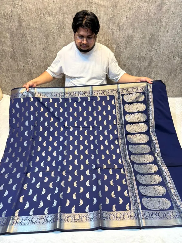 zari_buti_classic_banarasi_soft_silky_patola_saree_with_rich_pallu_and_blouse