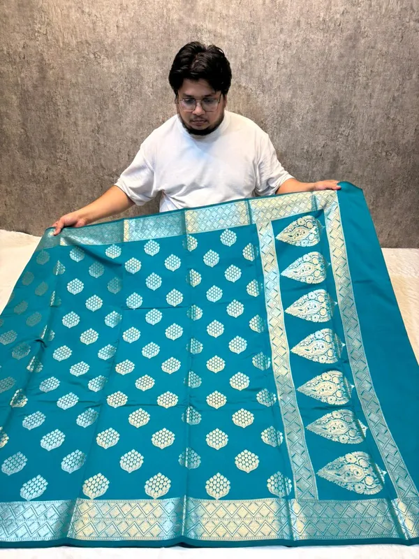zari_buti_classic_banarasi_soft_silky_patola_saree_with_rich_pallu_and_blouse