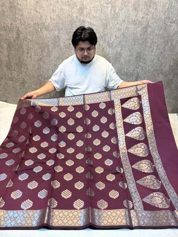 zari_buti_classic_banarasi_soft_silky_patola_saree_with_rich_pallu_and_blouse
