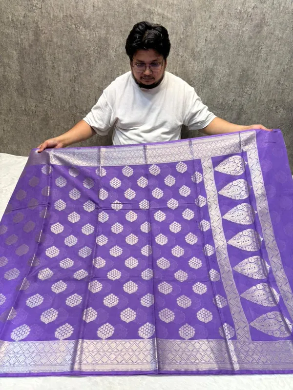 banarasi_cotton_saree_with_classic_banarasi_pallu_and_blousre._With_single_colour