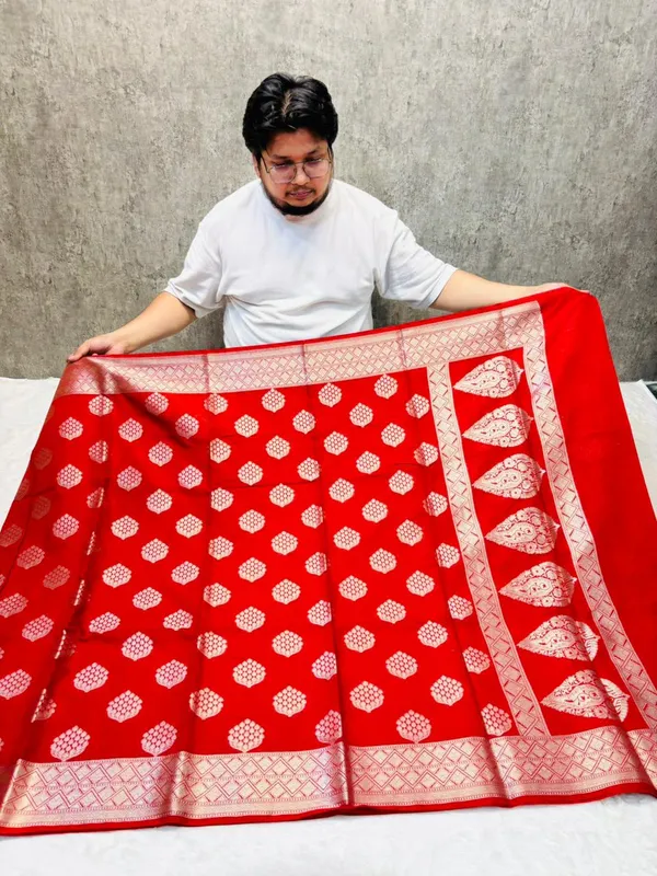 banarasi_cotton_saree_with_classic_banarasi_pallu_and_blousre._With_single_colour