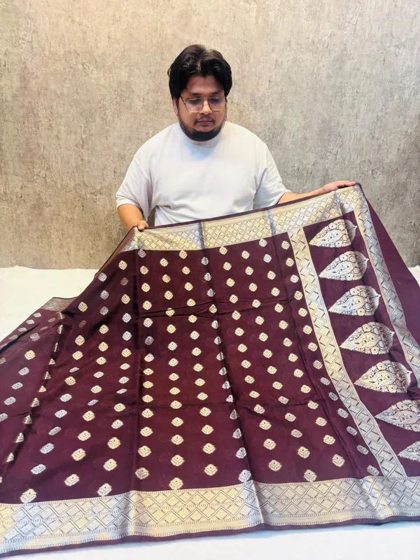 banarasi_cotton_saree_with_classic_banarasi_pallu_and_blousre._With_single_colour