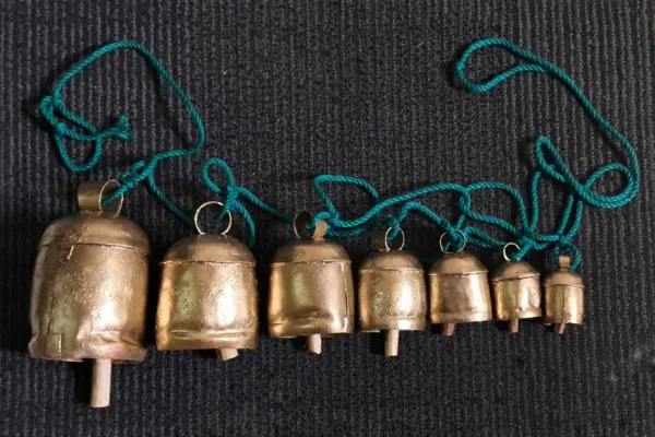 Traditional_Decorative_Door_Brass_Bells_With_Hanging_String_Set_Of_7