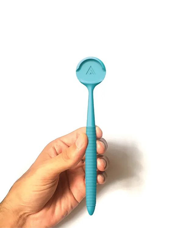 Nava_Blue_Tongue_Cleaner