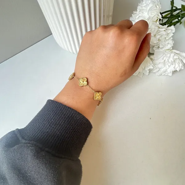 Golden_Stainless_Steel_Stylish_Good_Luck_Charm_Bracelet_For_Women