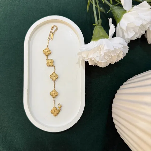 Golden_Stainless_Steel_Stylish_Good_Luck_Charm_Bracelet_For_Women