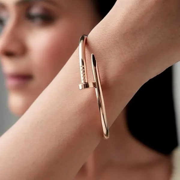 Rose_Gold_Stainless_Steel_Fashion_Nail_Wrist_Bracelet_For_Women