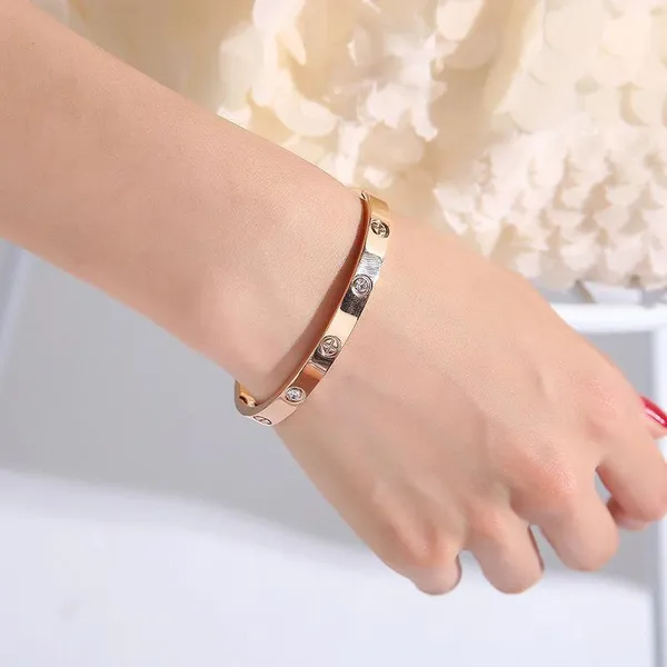 Rose_Gold_Stainless_Steel_Elegant_Wrist_Bracelet_For_Women