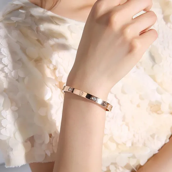 Rose_Gold_Stainless_Steel_Elegant_Wrist_Bracelet_For_Women