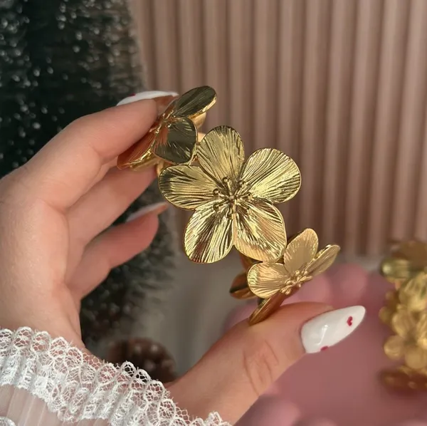 Golden_Stainless_Steel_Flower_Statement_Open_Cuff_Bracelet_For_Women