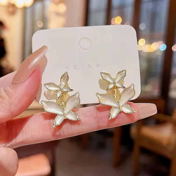 Elegant_Butterfly_Stud_Earrings