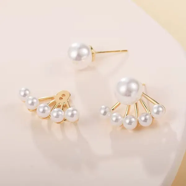 Elegant_Floral_Stud_Earrings