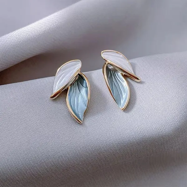 Elegant_Leaf_Petal_Stud_Earrings