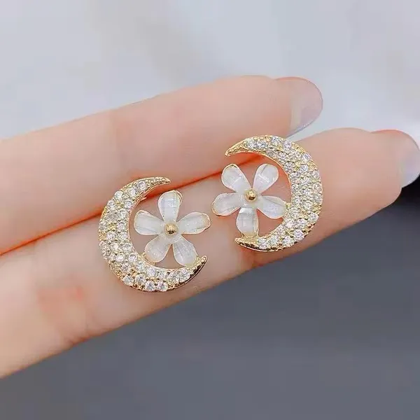 Gold-Plated_Moon_And_Flower_Designer_Earrings_for_Women