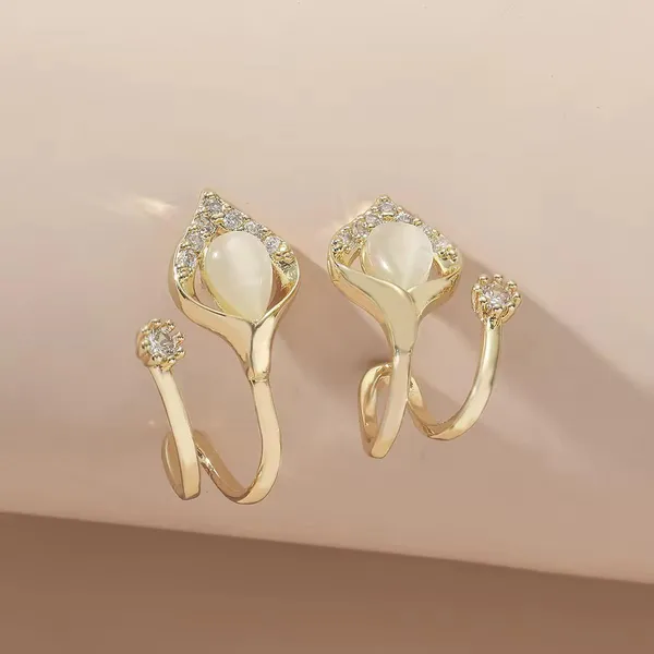 Gold-Plated_Pearl_&_Crystal_Designer_Earrings_for_Women