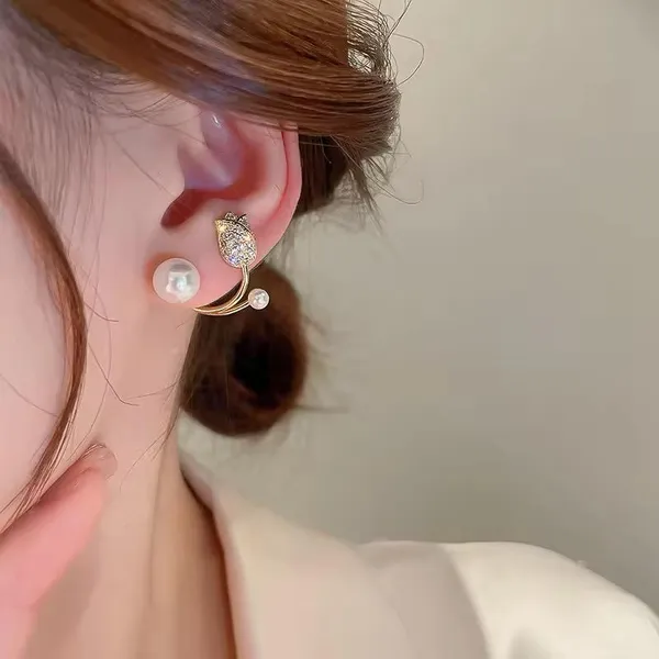 Gold-Plated_Pearl_&_Crystal_Designer_Earrings_for_Women
