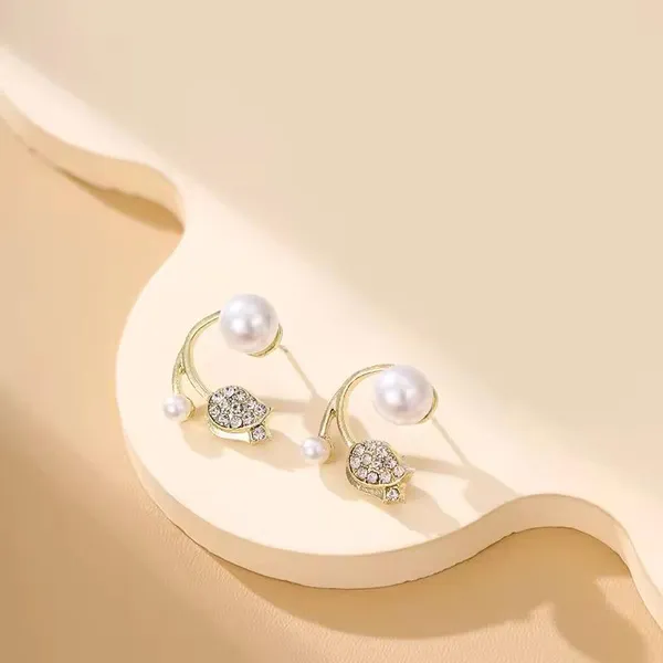 Gold-Plated_Pearl_&_Crystal_Designer_Earrings_for_Women