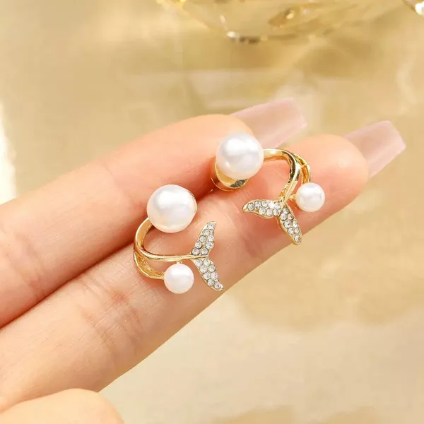 Gold-Plated_Tail_Pearl_Designer_Earrings_for_Women