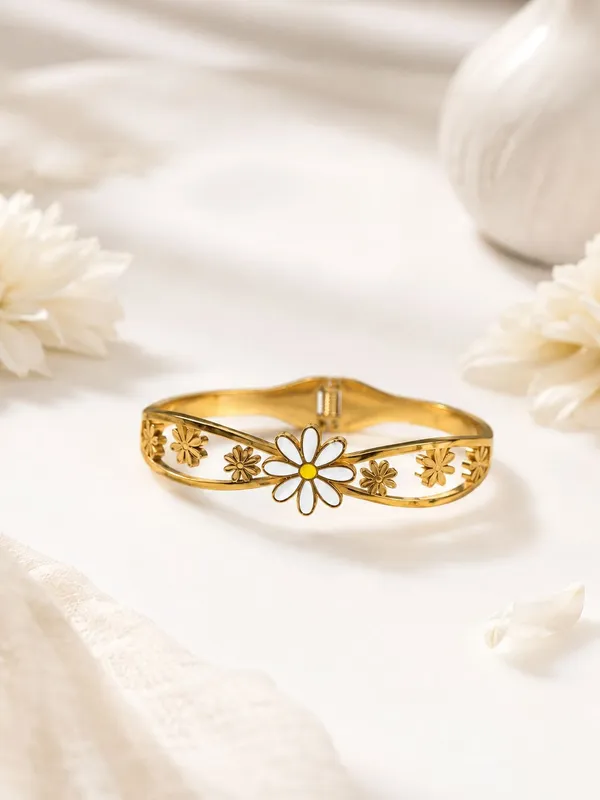 Gold-Toned_Daisy_Flower_Bracelet_for_Women