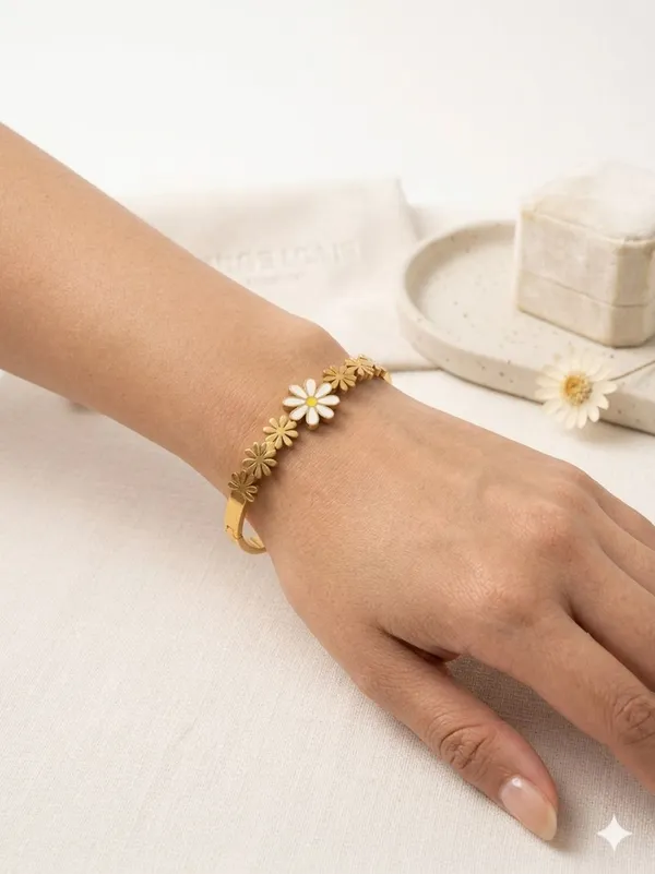 Gold-Toned_Daisy_Flower_Bracelet_for_Women