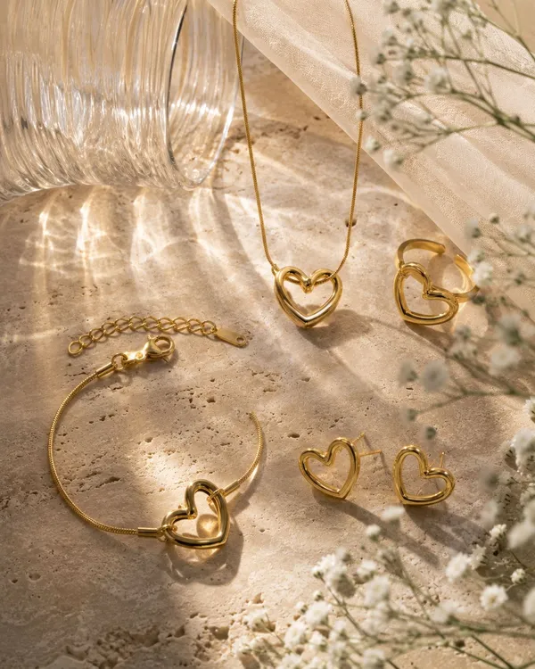 Golden_Heart_Charm_Bracelet
