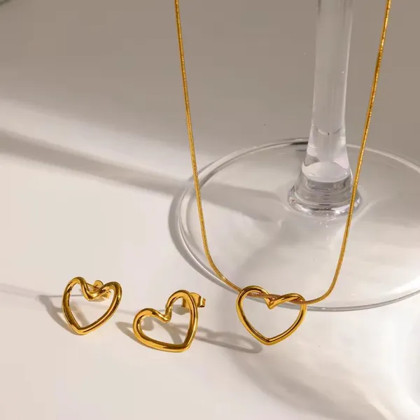 Golden_Heart_Charm_Bracelet
