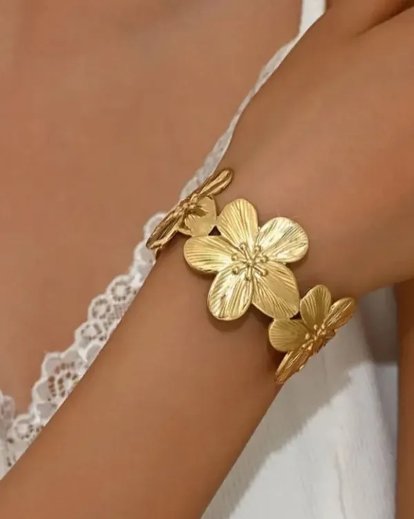 Golden_Whisper_Layered_Cuff_Bracelet
