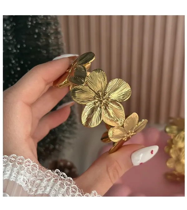 Golden_Whisper_Layered_Cuff_Bracelet