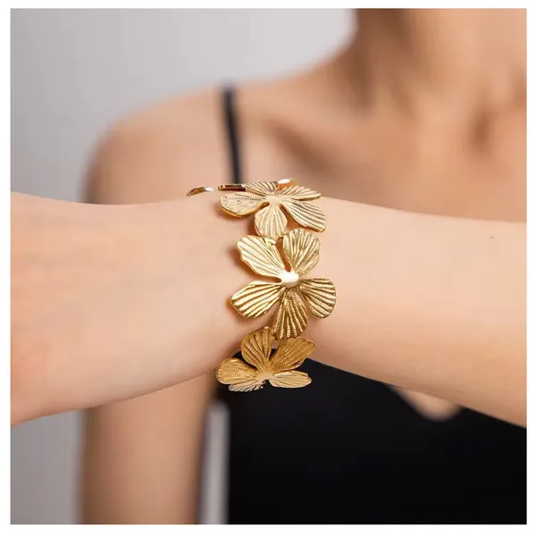 Golden_Stainless_Steel_Textured_Floral_Cuff_Kada_For_Women