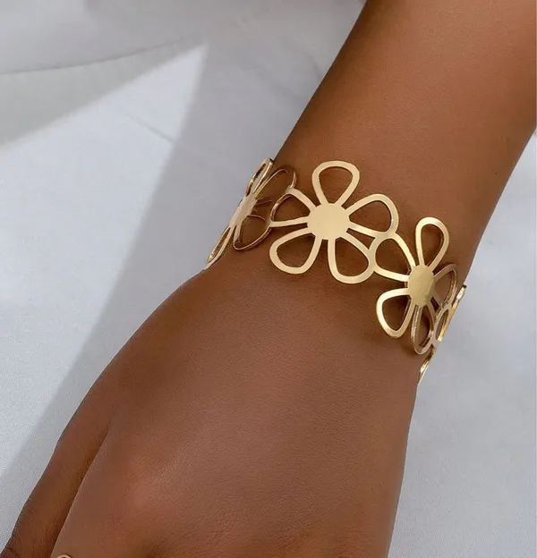 Golden_Stainless_Steel_Cutout_Floral_Cuff_Kada_For_Women