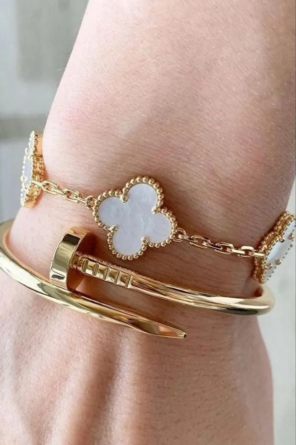 Luxury_Clove_Charm_Bracelet_&_Bangle_Set_for_Women